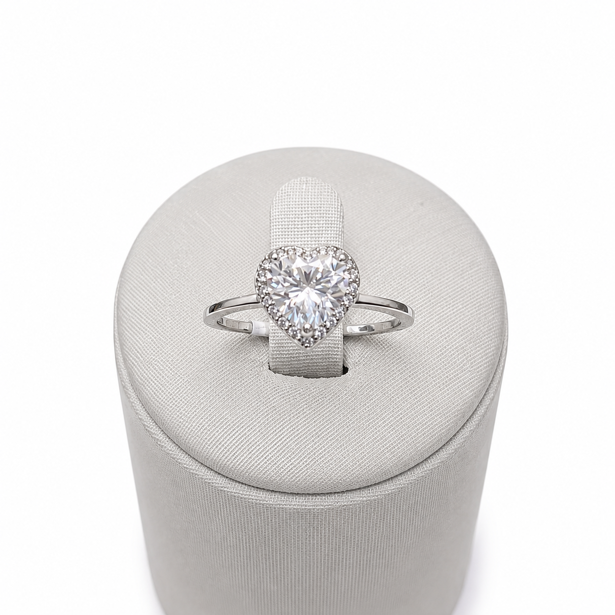 Anel Solitário em Moissanite – Coração - Imagem 2